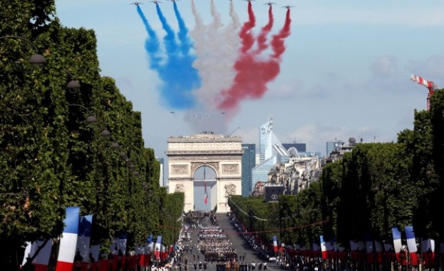 С впечатляващ военен парад Франция отбеляза националния си празник Деня