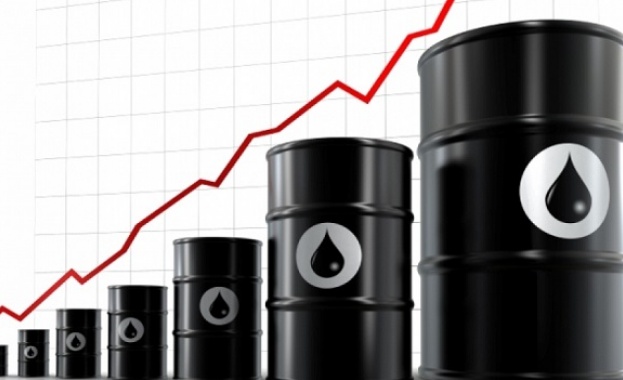 Цената на петрола ще се повиши леко до края на