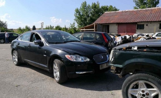 Депо за крадени автомобили разби МВР В имот в Банкя