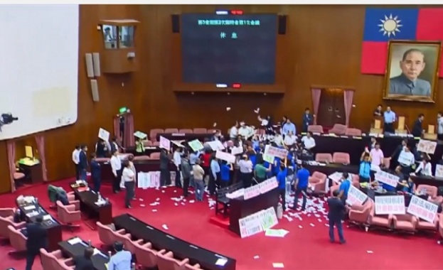 В парламента в Тайван за втори пореден ден се случват