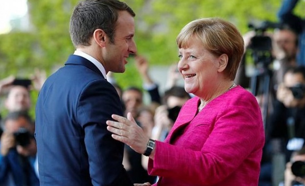 Днес Франция посреща националния си празник а в Париж продължава