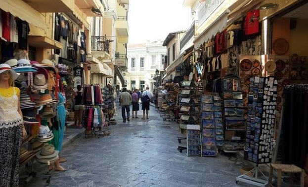 От днес е позволено на магазините в Гърция да работят