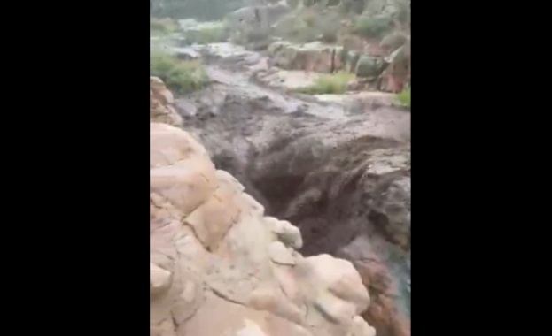 Поне 9 души са загинали при наводнение в Аризона предаде