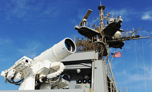 Американският флот изпробва първото в света действащо и готово за