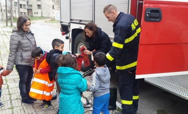 Пожарната търси 2000 доброволци които да помагат при бедствия И