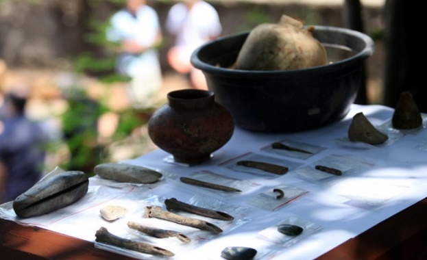 Съд на 8 хиляди години шедьовър на раннонеолитната култура къщи