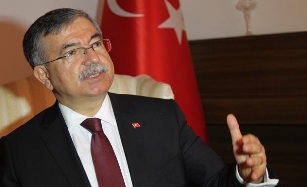 Министърът на образованието на Турция Исмет Йълмаз представи окончателния вариант