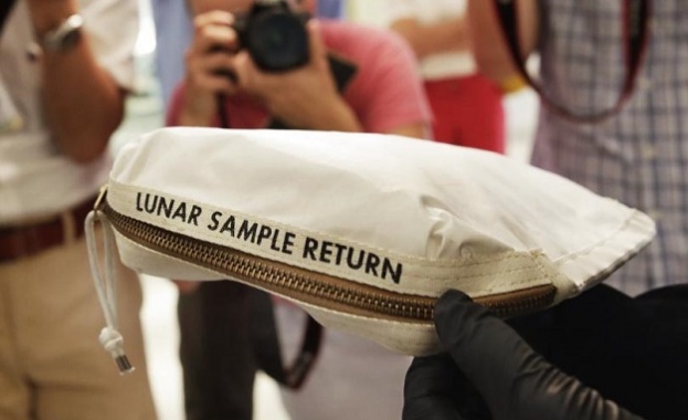 Навършват се 48 години от първото стъпване на човек на