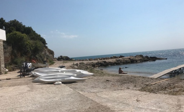 Министърът на туризма Николина Ангелкова предприе днес проверка на плажове