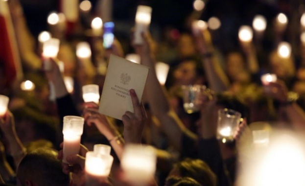 Десетки хиляди поляци излязоха отново по улиците на Варшава и