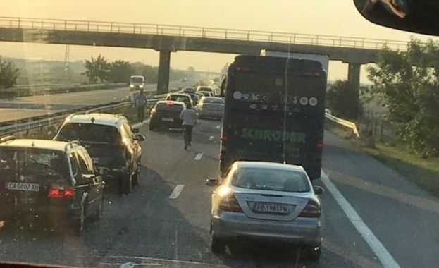 Катастрофа на магистрала Тракия блокира движението към Бургас Пътната агенция