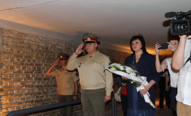 Лидерът на БСП Корнелия Нинова почете 75 годишнината от разстрела