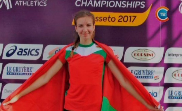 Млада шампионка от Беларус демонстрира страхотно самочувствие и патриотично чувство