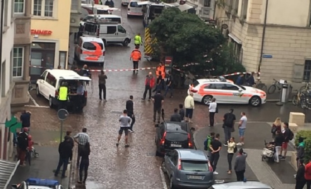 Най малко петима души бяха ранени двама от които сериозно