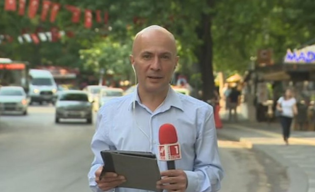 Трима неизвестни мъже този следобед нападнаха водещия на сутрешния блок