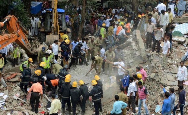 Трагедия се разигра в най-големия индийски град Мумбай. При срутване