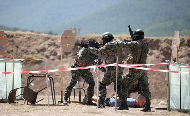 Военнослужещи от Сухопътните войски участват в съвместно многонационално учение на