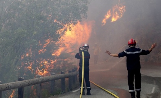 Около 12 000 души са били евакуирани от Френската Ривиера