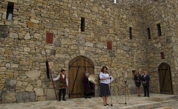 От кирилицата тръгва нашата национална идентичност Това заяви вицепрезидентът Илияна