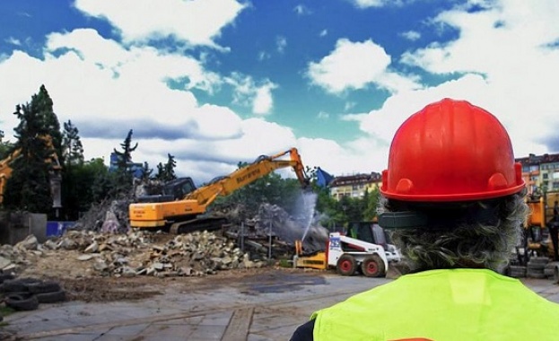 Въпреки разгорещените дебати дали трябва да се премахва паметника 1300