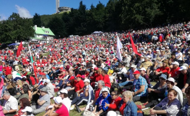 Около 60 хиляди социалисти от цялата страна се събраха на