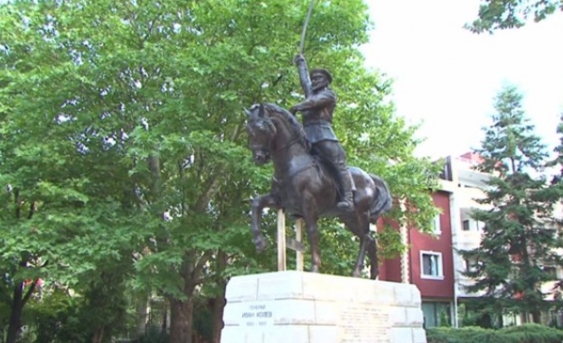 С военен ритуал и панихида в Добрич беше почетена паметта