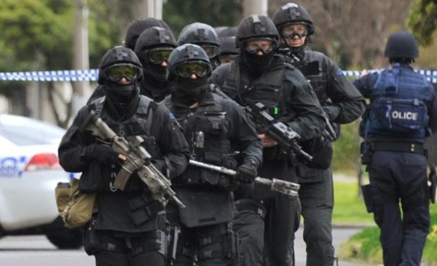 Австралийските антитерористични части арестуваха четирима души при акция в няколко