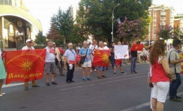 Група граждани организираха протест в центъра на македонската столица срещу