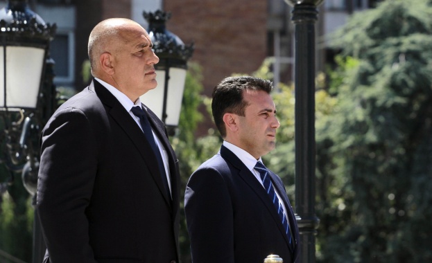 Премиерът Бойко Борисов и македонският му колега Зоран Заев поднесоха