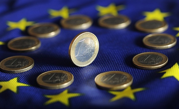 Еврозоната бележи леко ускорение на растежа през второто тримесечие на