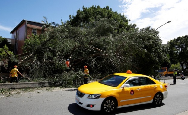 Един човек е в неизвестност а поне 130 са ранени