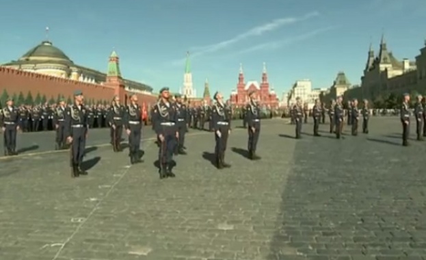 Русия отбелязва днес Деня на Въздушнодесантните войски По традиция празникът