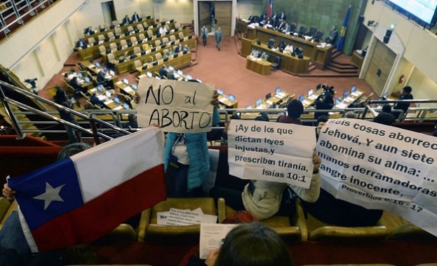 В четвъртък чилийският конгрес смекчи строгата забрана за абортите която