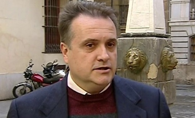 Служител на провинциалния архив беше уволнен от законодателното събрание на