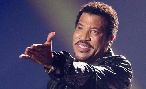 Музикантът ветеран Лайънъл Ричи рапърът Ел Ел Кул Джей и