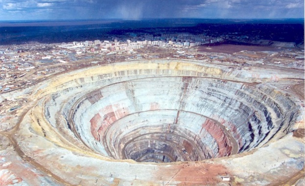 Спасителните екипи са открили миньор от Мир който самостоятелно се