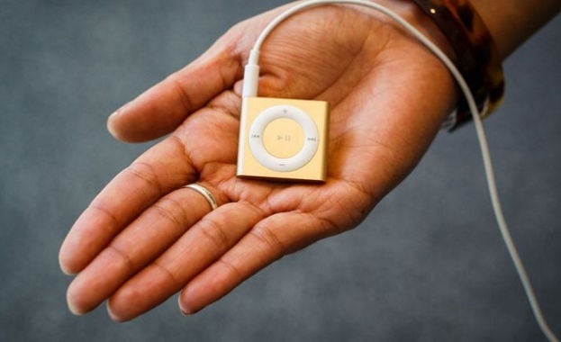 Компанията Apple обяви че слага край на продуктите си iPod