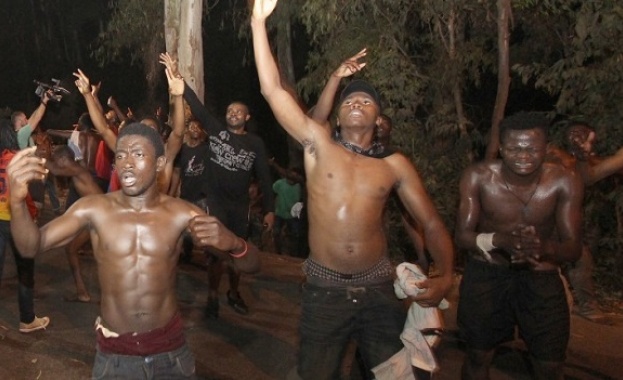 Десетки субсахарски мигранти стигнаха Испания през Мароко в ранните часове