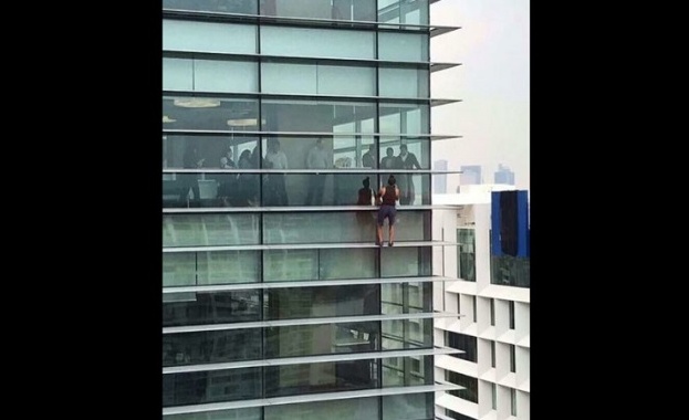Руският Спайдърмен се покатери на 120 метров небостъргач в Мексико Сити