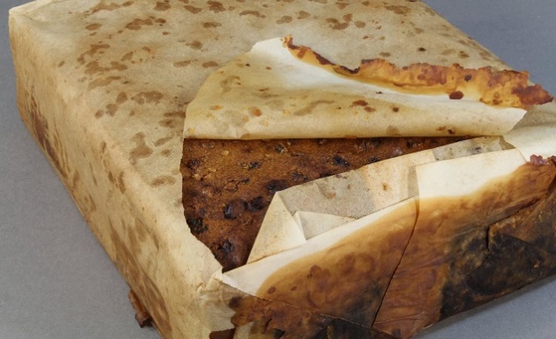 Новозеландски учени откриха отлично запазена плодова торта на 106 години