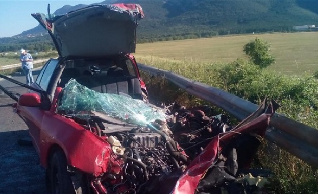 Шестима души загинаха при две тежки катастрофи Единият инцидент стана