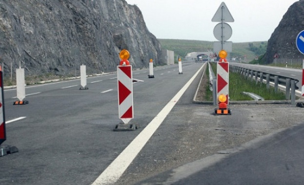 Заради срутвания на земна маса има ограничения за движението по