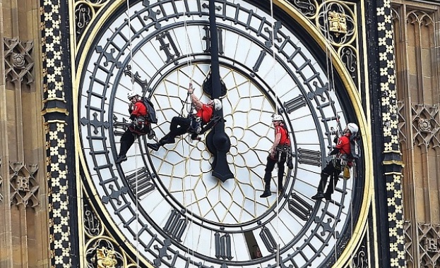 Часовникът на кулата Елизабет на британския парламент известна повече с