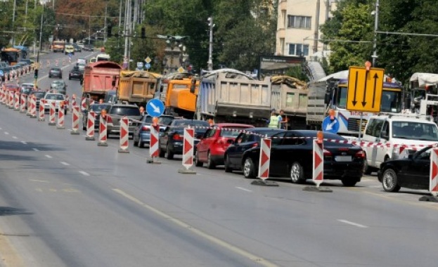 Двупосочно в две ленти пускаме тази нощ движението по ремонтирания