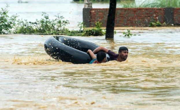 Над 200 души са загинали през последните дни в наводнения