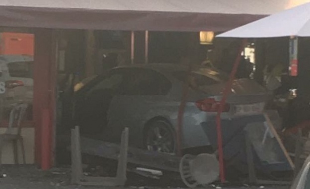 13 годишно момиченце е убито от кола която се е