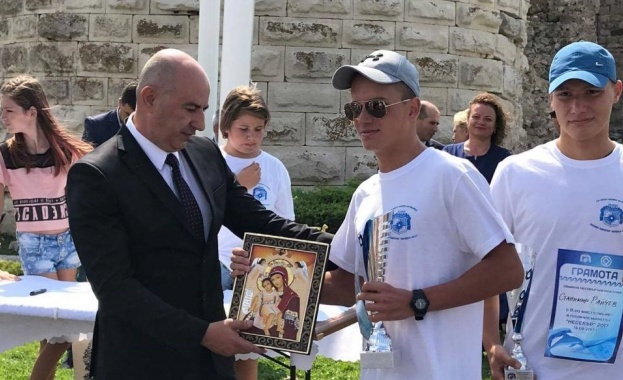Спортният талант на Еврофутбол Тодор Тодоров спечели плувния маратон на
