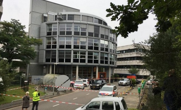 Мъж държа за заложник жена в една от сградите на