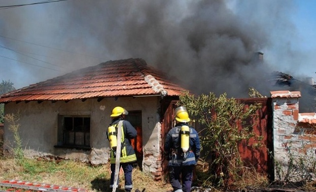 Военни се включват в гасенето на пожара край хасковските села