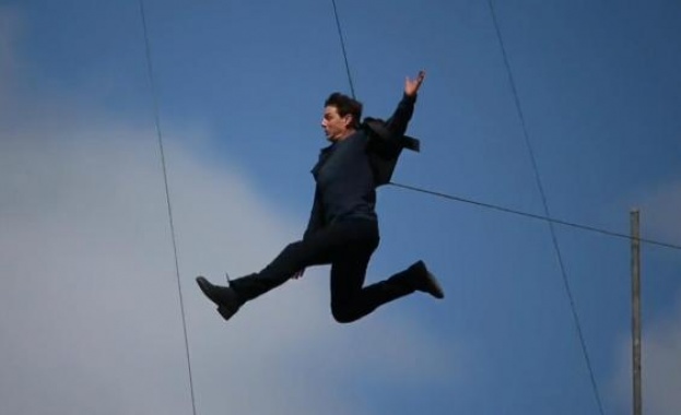 Американският актьор Том Круз е получил фрактура на глезена при